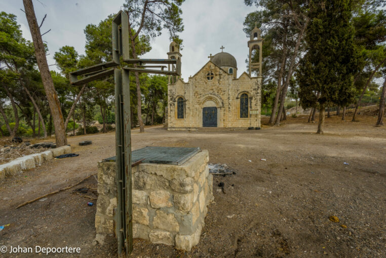 L’une des deux petites églises chrétiennes qui ont survécu à la démolition complète et à l’épuration ethnique dans le village de Maalul, dans les environs de Nazareth. (Photo : Johan Depoortere)