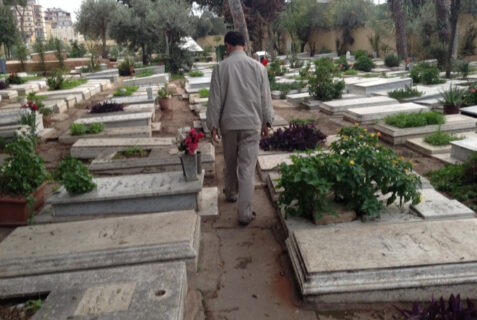 Le cimetière des martyrs palestiniens à Beyrouth. (Photo : Marion Kawas, The Palestine Chronicle)