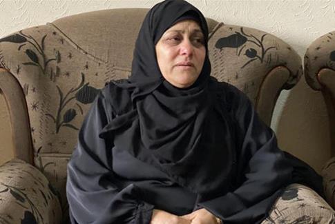 Mirvat al-Naem, la mère de Mohammad, pleure la mort de son fils et demande la restitution de sa dépouille.