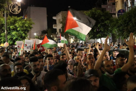 10 mai 2021 - Des milliers de Palestiniens descendent dans les rues de Ramallah, en Cisjordanie, pour soutenir la récente vague de résistance populaire à Jérusalem contre la colonisation et l'occupation israéliennes - Photo: Activestills