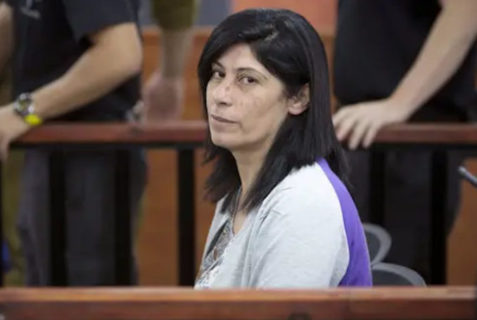 Khalida Jarrar lors d'un simulacre de procès devant un ainsi-nommé "tribunal" militaire israélien en 2015 - Photo: via Haaretz