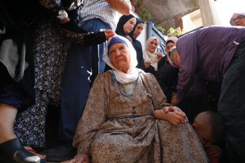 16 août 2021. Les Palestiniens pleurent quatre hommes tués par les troupes israéliennes qui ont attaqué le camp de réfugiés de Jénine, dans le nord de la Cisjordanie occupée. (Photo : Oday Daibes APA images)