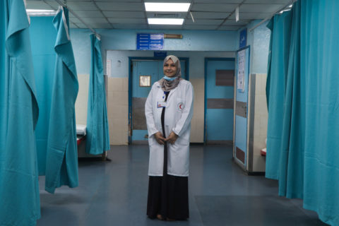 Abeer Ghirbawi, une chirurgienne de l’hôpital al-Shifa à Gaza, était enceinte de son premier enfant lors de l’attaque israélienne de mai dernier. (Photo : Jamileh Tawfiq)