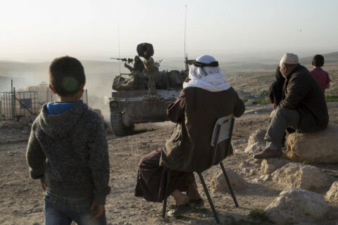 Février 2021. Les forces israéliennes effectuent un exercice militaire à proximité et à l’intérieur des villages de la zone de Masafer Yatta, dans le sud de la Cisjordanie. (Photo : Keren Manor / ActiveStills)