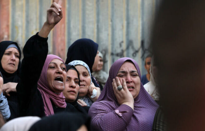 3 novembre 2022, des gens en deuil assistent aux funérailles de Farouk Salameh, tué par les forces israéliennes lors d’un raid sur Jénine, en Cisjordanie. (Photo : Stringer / APA Images)