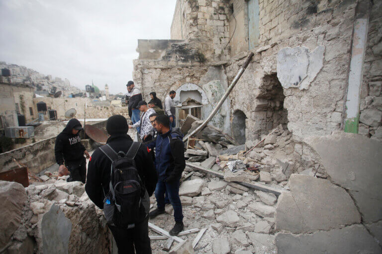 Naplouse. Il ne reste que destruction sur le site de l’assassinat de Juneidi et d’Isleem, le 23 février 2023. (Photo : Mohammed Nasser / APA Images)