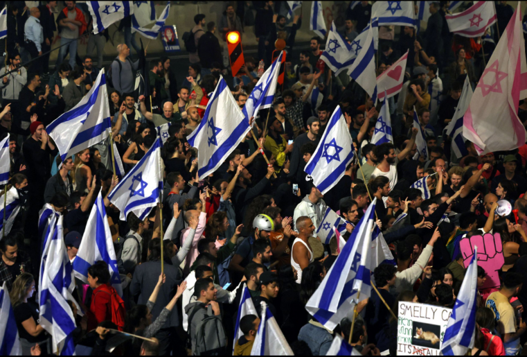 Le commentaire de Gideon Levy sur ces manifestations : "Si vous aviez été des démocrates, vous vous seriez battus pour un État démocratique, ce qu’Israël n’est pas — et ce que vous n’êtes pas."