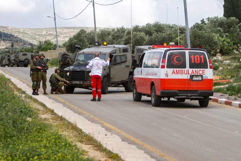 11 avril 2023. Des soldats israéliens ratissent la zone où deux Palestiniens ont été tués dans une embuscade dressée près de Naplouse. (Photo : Mohammed Nasser / APA images)
