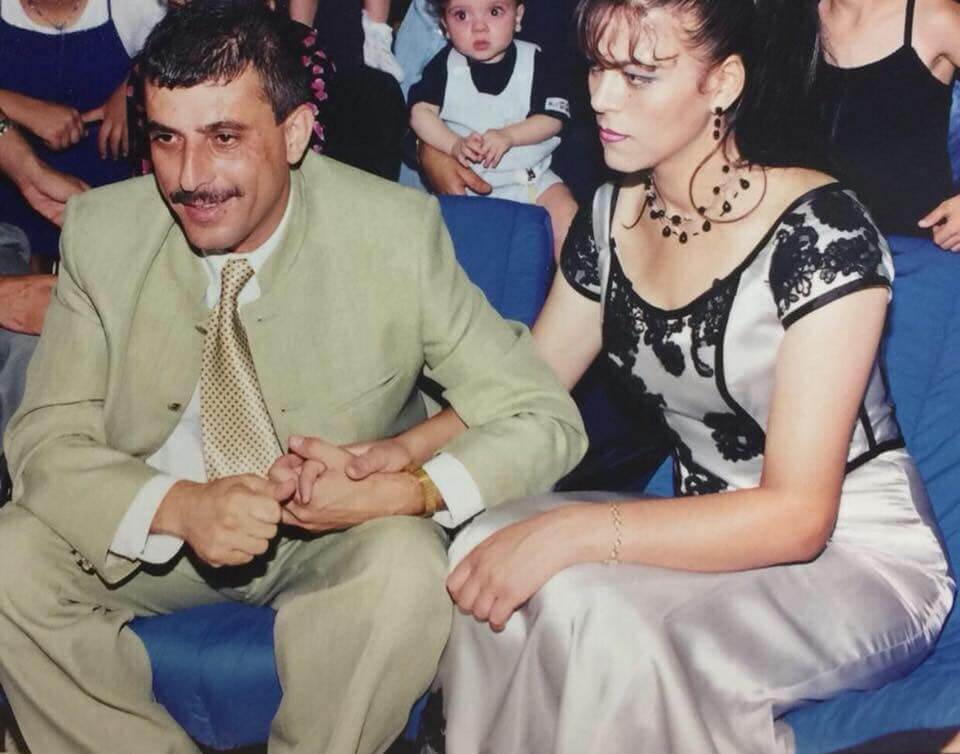Une photo de Walid Daqqah (à gauche) et de sa femme, Sana’ Salameh (à droite), le jour de leur mariage à la prison d’Ashkelon.   (Photo : Social Media)