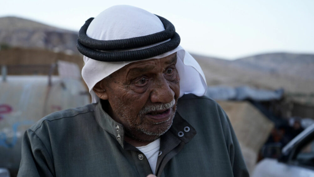 Abu Najeh, chef de la communauté bédouine Ka’abneh, parle de l’expulsion et de la violence que lui et sa communauté ont subies.
