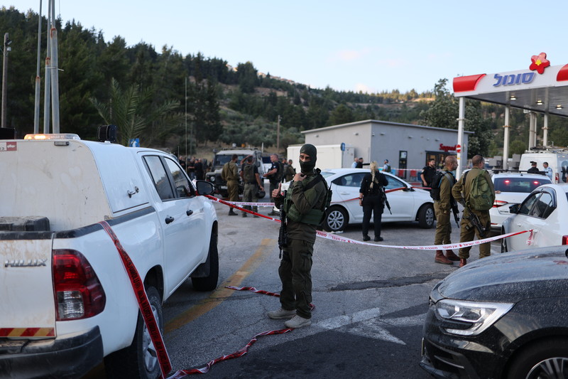 Les forces israéliennes sur les lieux d’une fusillade à Eli, une colonie établie dans le centre de la Cisjordanie, le 20 juin.