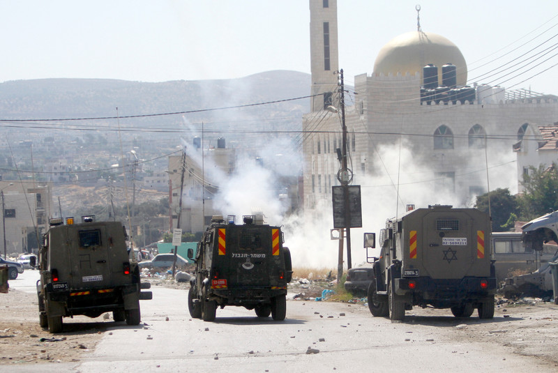 24 juillet 2023. Des véhicules blindés israéliens au cours d’un raid contre le camp de réfugiés d’Askar, près de Naplouse, en Cisjordanie.