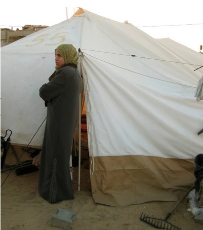 À Gaza, déplacé à deux reprises, un camp de tentes s’est installé suite à la destruction d’habitations de réfugiés par l’offensive militaire « Plomb durci » d’Israël, en 2009.