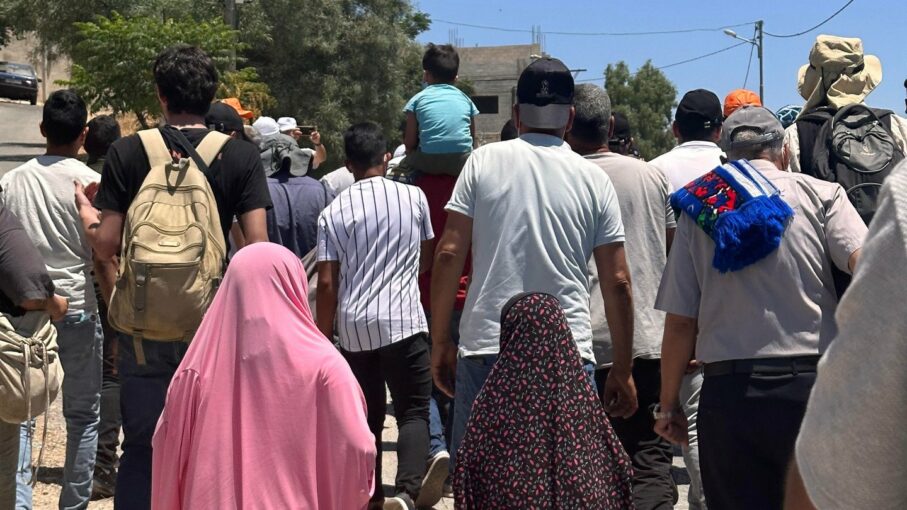 Le 21 juillet 2023, des Palestiniens manifestent pour protester contre la recrudescence de la violence des colons contre leur village d’Umm Safa, en Cisjordanie occupée.