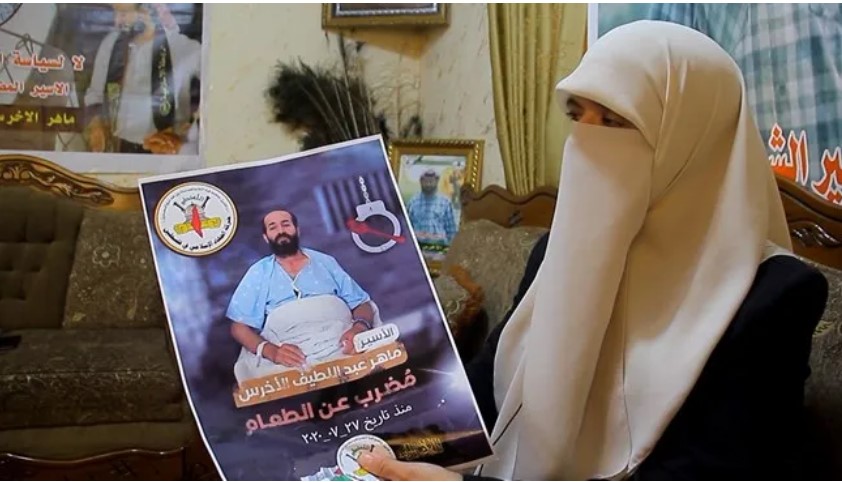 Taghreed al-Akhras, l'épouse de Maher al-Akhras, lance un appel à soutenir son mari, en grève de la faim
