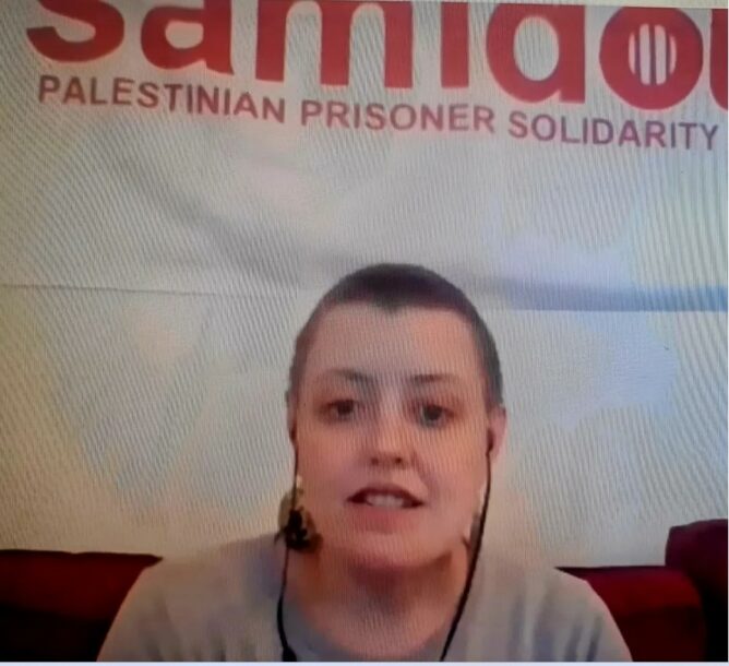 Charlotte Kates, coordinatrice internationale de Samidoun, le réseau de solidarité avec les prisonniers palestiniens, discute des défis qui les attendent à l’occasion de la Journée de ces mêmes prisonniers palestiniens, le 17 avril 2020. (Photo : Samidoun)