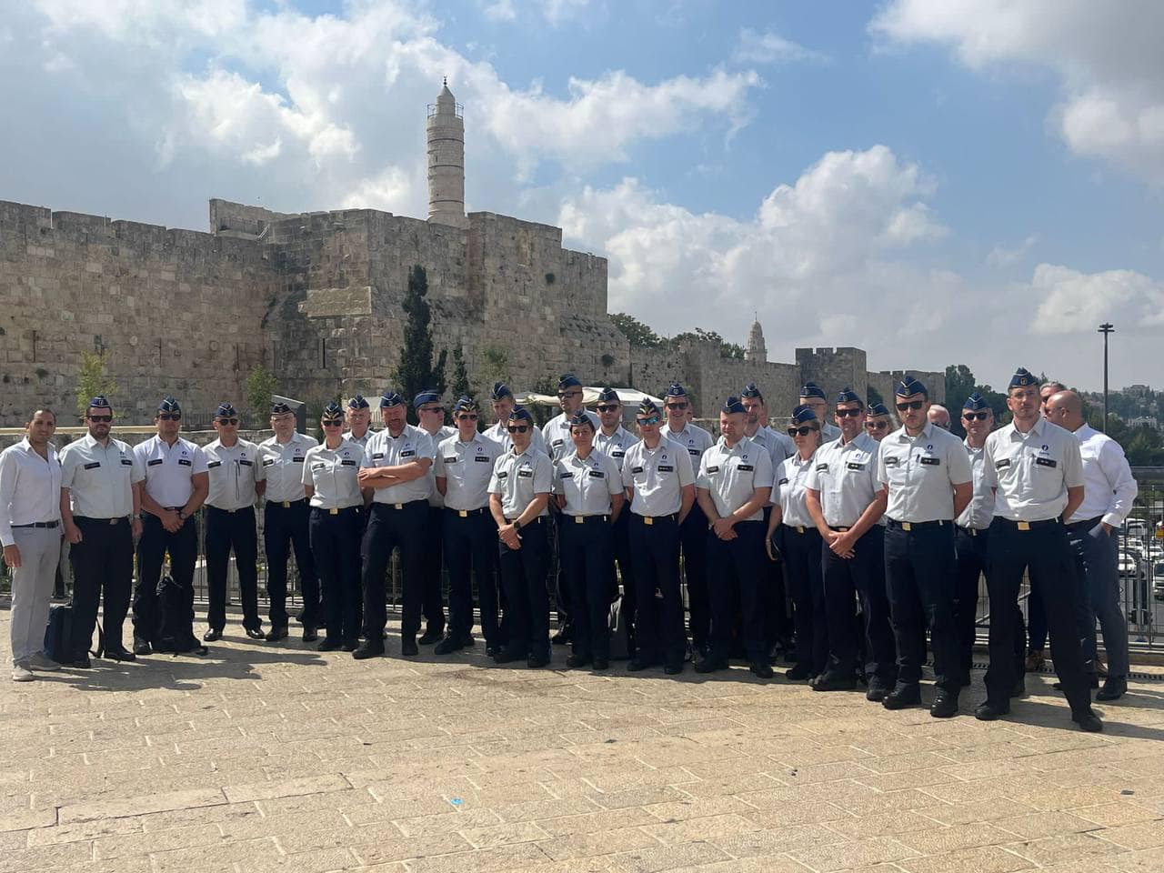 35 agents de sept corps de police locaux se sont rendus en Israël pour suivre une formation sur l’antisémitisme et ses liens avec le terrorisme.
