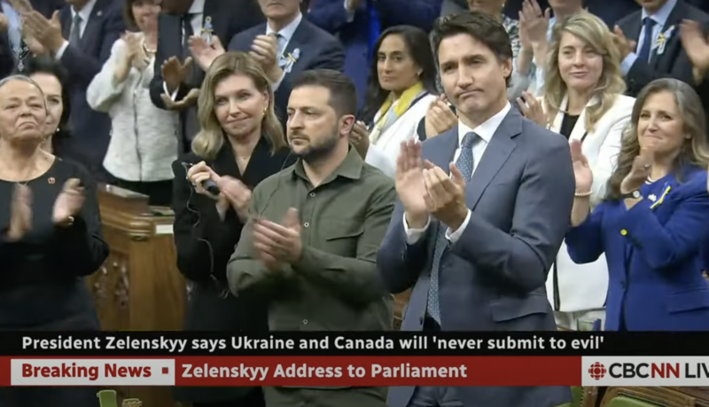 Canada : Le président ukrainien Volodomyr Zelensky, le Premier ministre canadien Justin Trudeau et d’autres représentants au parlement canadien, le 22 septembre. Lors de la séance, au cours de laquelle Zelensky a pris la parole, Yaroslav Hunka, un vétéran de la Waffen-SS nazie, a reçu une standing ovation.
