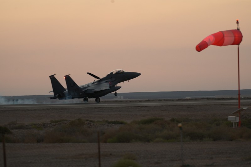 Un avion de combat F-15 américain déployé dans le cadre du renforcement régional décidé par le président Joe Biden, suite à l’offensive de la résistance qui, le 7 octobre, a mis l’armée israélienne en déroute. (Photo : Twitter)