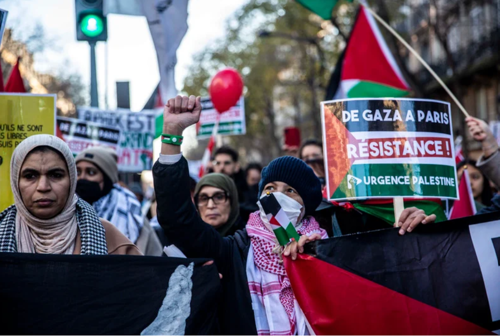 17 décembre 2023, mobilisation à Paris. Des manifestants réclament un cessez-le-feu immédiat à Gaza. (Photo : Anne Paq / ActiveStills)