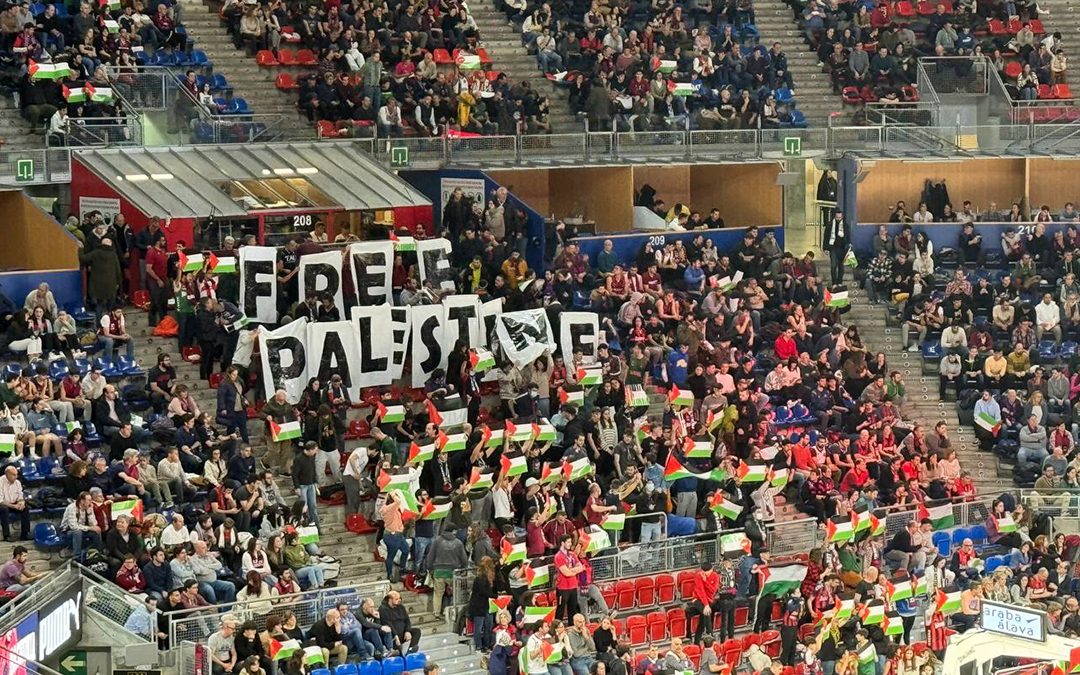 Le boycott d'Israël dans le sport : De nombreux activistes se sont mobilisées le 1er février au Pays-Basque lors du match de basketball entre Baskonia et le Maccabi Tel Aviv.