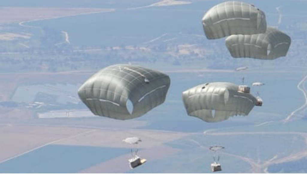 L’aviation jordanienne parachute des paquets d’aide sur la bande de Gaza. (Photo : Roi Abdallah / Twitter)