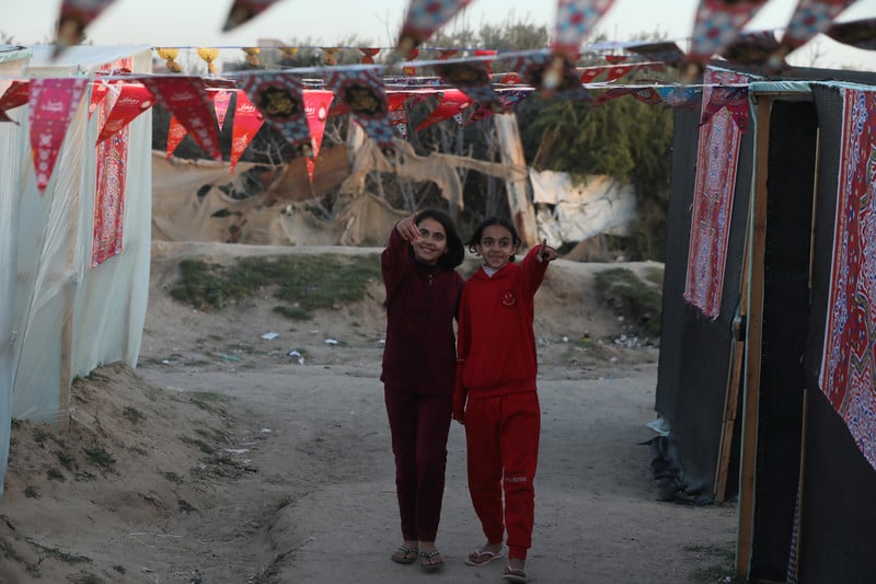 10 mars 2024. Célébration du Ramadan en plein génocide dans un camp pour personnes déplacées à Deir al-Balah. 