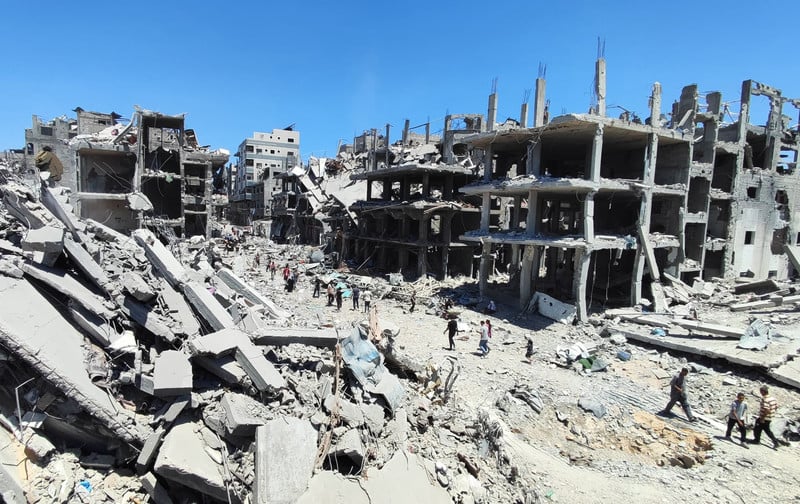 Destructions massives, au camp de réfugiés de Jabaliya, dans le nord de Gaza. 