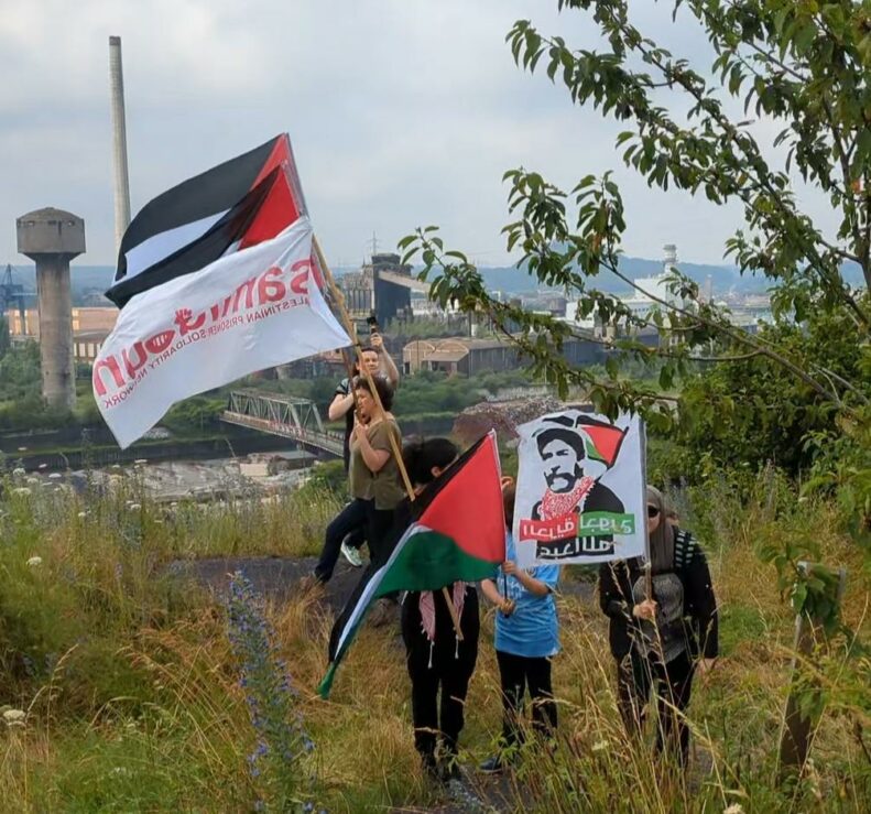 Multiplions les actions et les interpellations pour qu’enfin Georges Abdallah puisse retrouver la liberté et retourner vivre dans son pays, le Liban. Multiplions les actions et les interpellations pour qu’enfin Georges Abdallah puisse retrouver la liberté et retourner vivre dans son pays, le Liban. Photo : revendiquer la libération de Georges Abdallah du haut d'un terril à Charleroi..