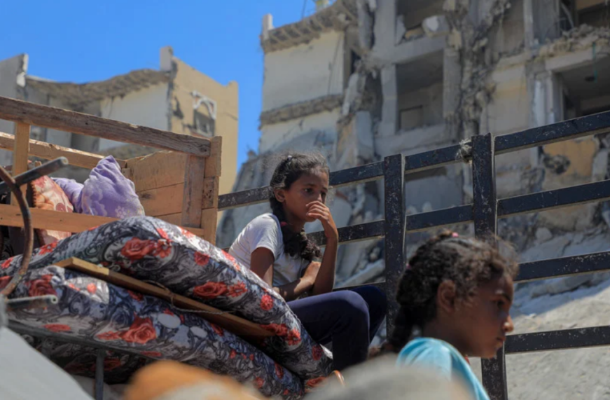 Areej Hijazi  relate l'histoire tragique de Darwish Qandil, 46 ans. Photo : La destruction par Israël de l'habitat à Khan Younis a atteint des proportions énormes et a été particulièrement meurtrière. 