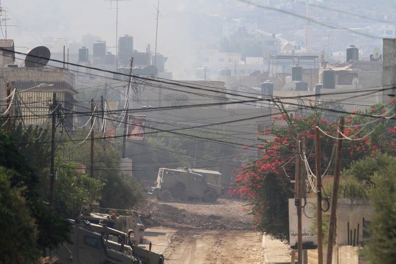 31 août 2024. Les bulldozers de l'armée israélienne ont arraché le revêtement de 70 pour 100 des rues de Jénine, détruisant plus d'une vingtaine de kilomètres du réseau de distribution d'eau et des égouts de la ville. 