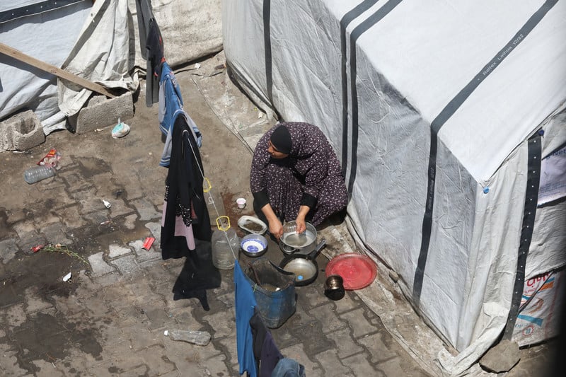 9 septembre 2024. Des Palestiniens fuyant leurs maisons se réfugient dans une école de l'UNRWA à la suite des violentes attaques israéliennes contre Deir al Balah, dans la partie centrale de Gaza. 