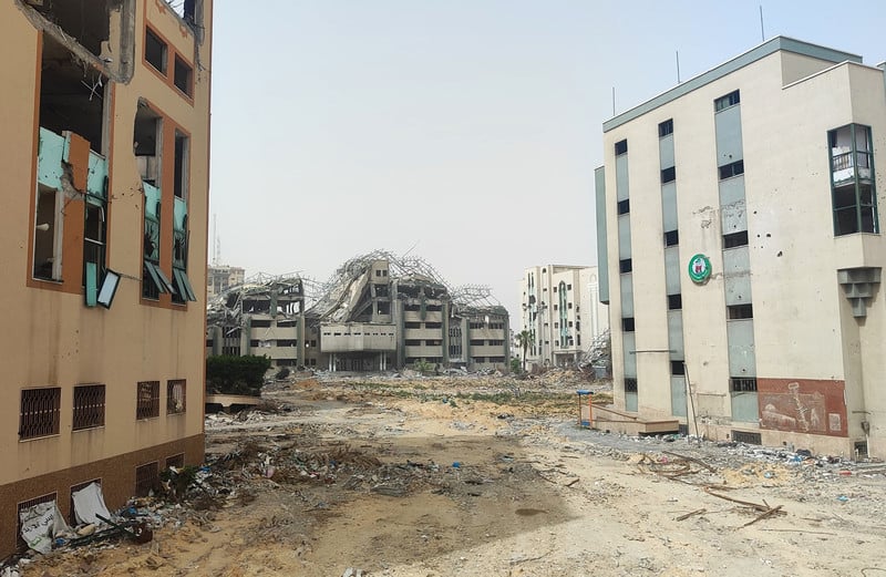 18 avril 2024. Une vue des énormes destructions qu'a dû subir l'Université islamique de Gaza, dans le quartier d'al-Rimal, à Gaza. 