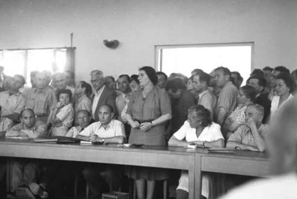 Golda Meir lors d'une assemblée de la Histadrout