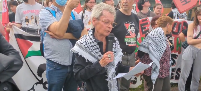 Suzanne lisant le discours de Georges Abdallah le 6 avril 2024 à Lannemezan