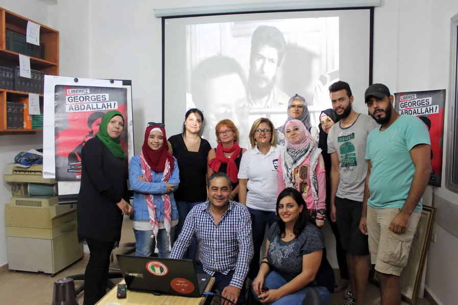 Suzanne Le Manceau (au milieu de la photo) au camp de Beddawi au Liban