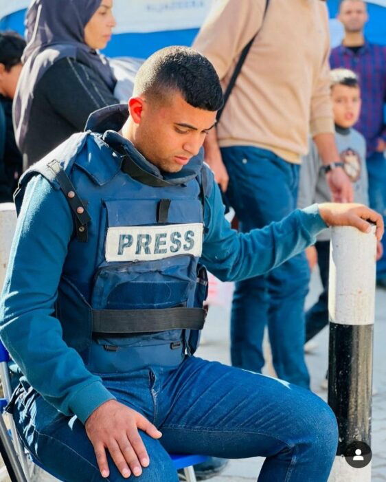 Le journaliste Hossam Shabat a été blessé lors d'une frappe de l'aviation israélienne dans le nord de Gaza.