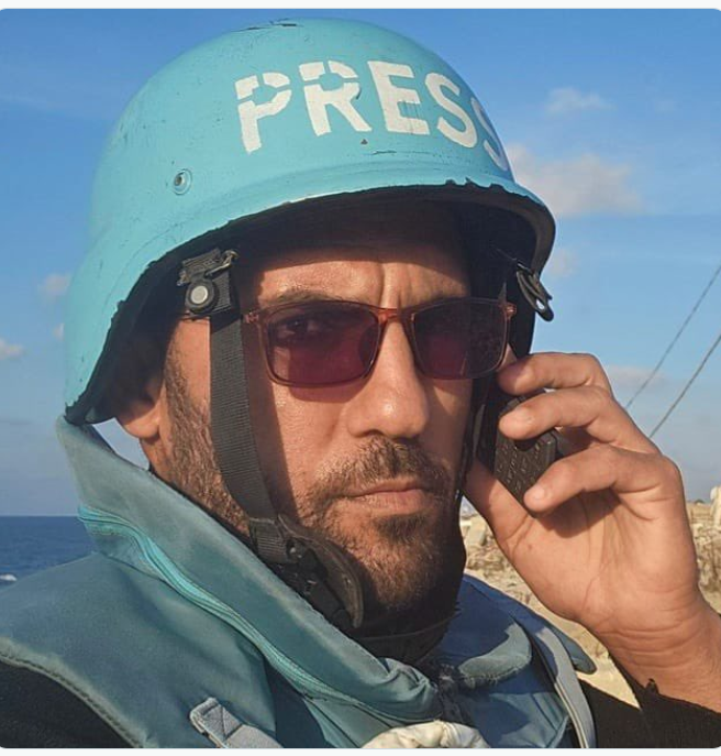 Gaza : Ahmed Bakr al-Louh, un cameraman qui travaillait pour Al Jazeera, a été tué dimanche, lors d'un bombardement à Nuseirat.