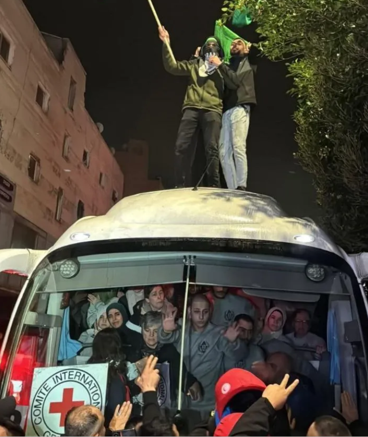 Les bus de la liberté arrivent à Beitunia.