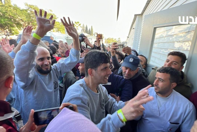 Une scène de la libération des prisonniers palestiniens. (Photo : via QNN)
 
 

 
 