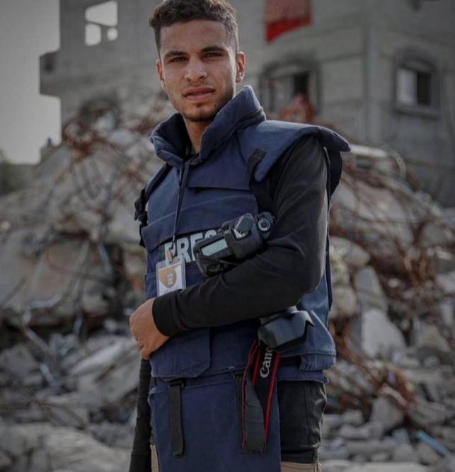 Omar Salah al-Dira, photojournaliste a été tué lors du bombardement par Israël de sa maison dans la zone d'al-Zuwaida