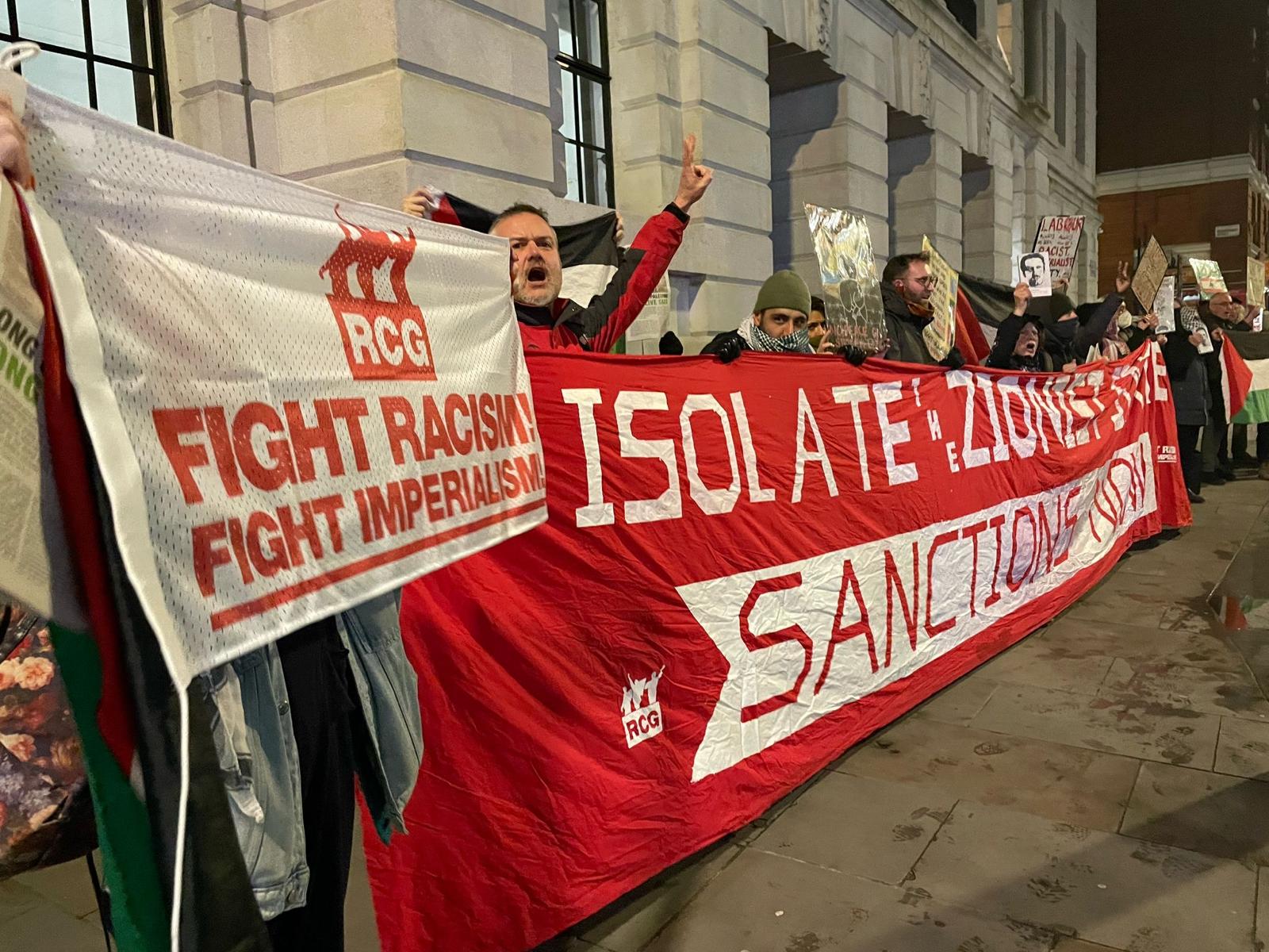 Protestation contre l'interdiction de présentation d'un livre sur la Palestine à Londres. Photo FRFI.