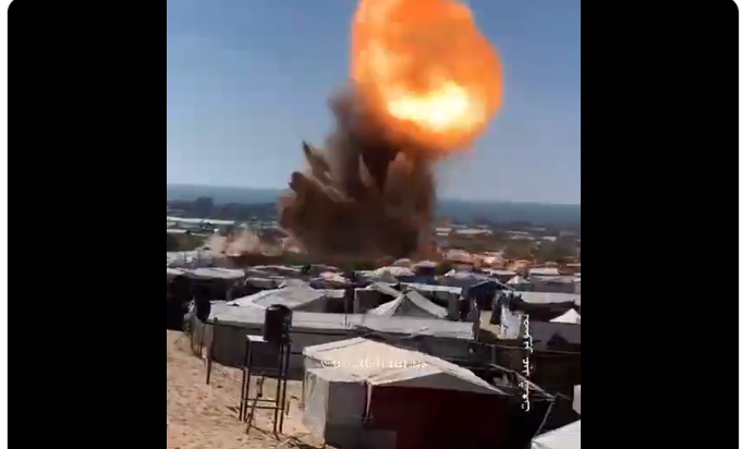 Les forces israéliennes ont continué de bombarder les tentes des personnes déplacées à al-Mawasi, dans les dunes de sable du sud de Gaza