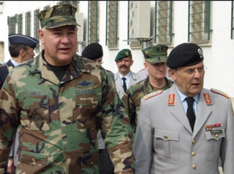 Chuck Wald (à gauche) a cherché à excuser Israël pour ses tactiques génocidaires à Gaza