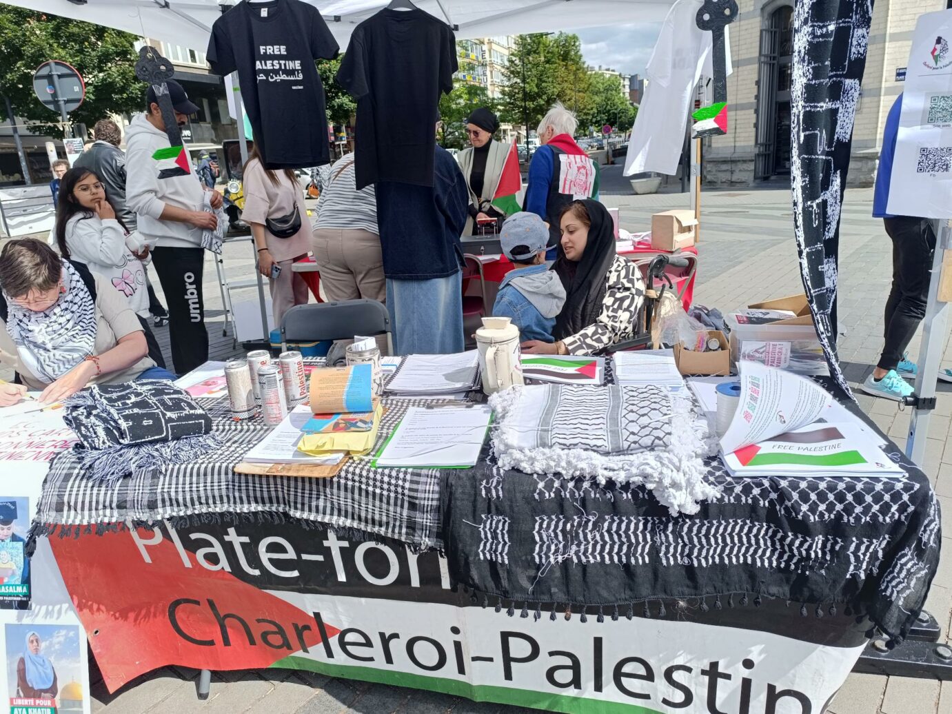 77 ans de Nakba. Photo : stand de la Plateforme Charleroi-Palestine