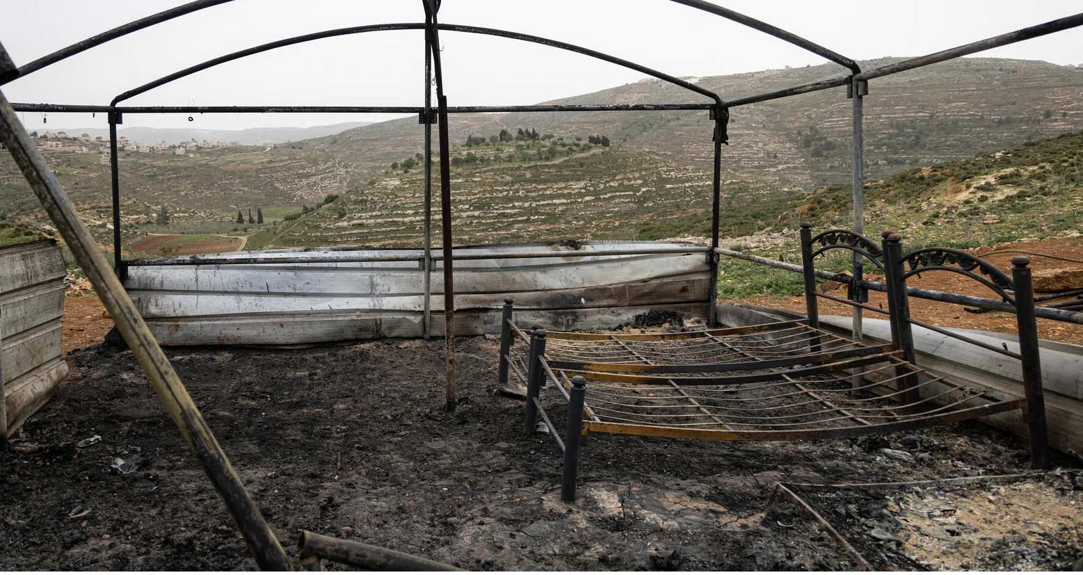 23 avril. Le résultat d'une attaque de colons quelques jours plus tôt dans les parages de Sinjil, un village situé à proximité de Ramallah, dans le centre de la Cisjordanie. L'attaque a impliqué plus d'une centaine de colons, accompagnés de soldats, peu après l'installation d'un nouvel avant-poste de colonie le jour même.