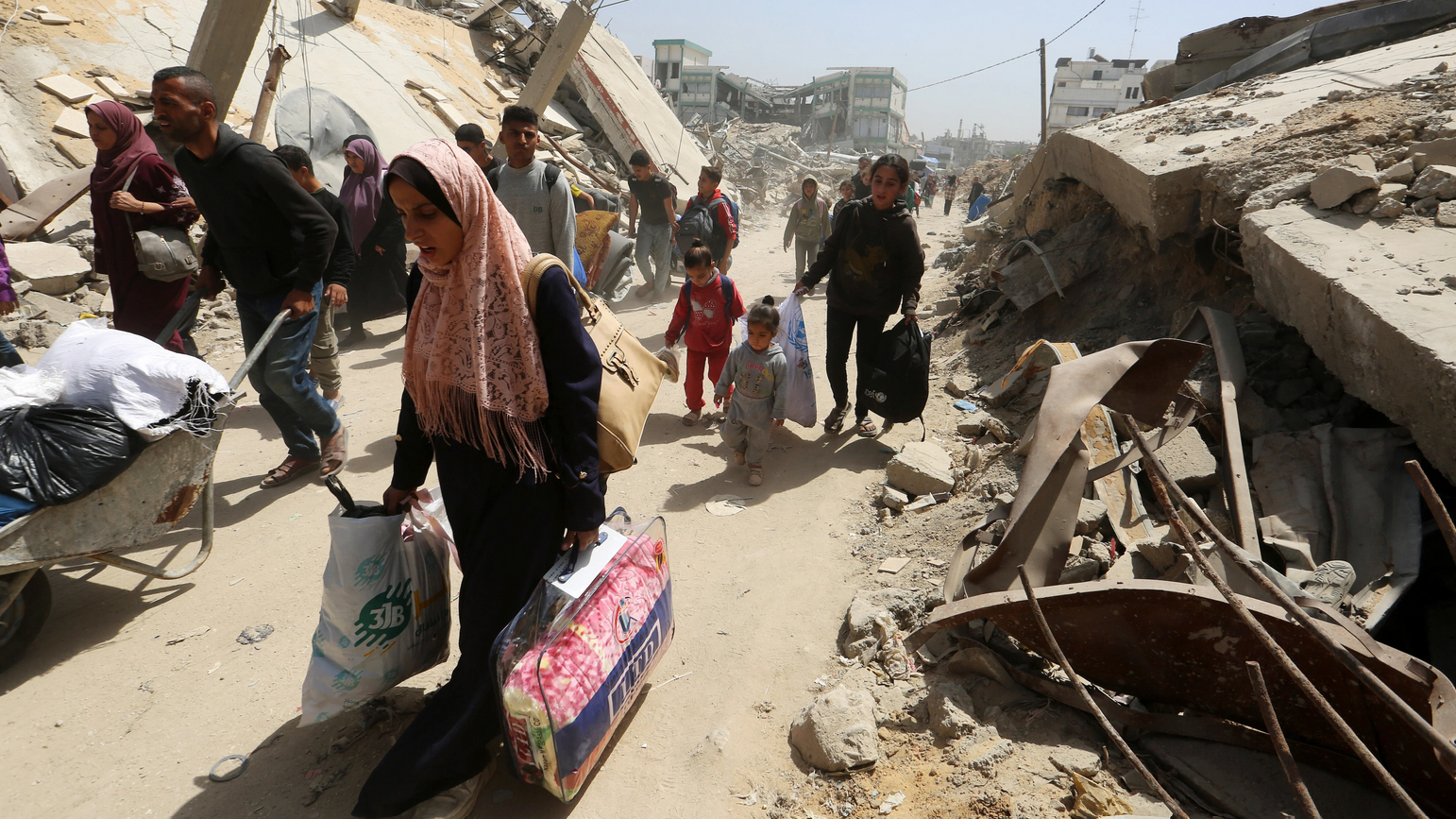 La Palestine en photos. Des familles fuient Shuhaiya, à l'est de la ville de Gaza, à la suite d'une ordonnance d'évacuation émise par l'armée israélienne. (Photo : Omar Ashtawy / APA images)