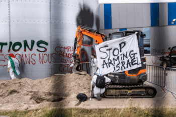 Plus d’un millier d'activistes bloquent et sabotent des entreprises qui livrent des armes à Israël