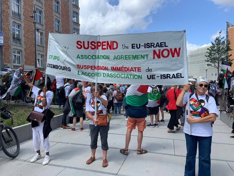 Des manifestants réclament des actions de l'UE contre Israël.