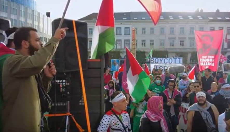 A gauche sur la photo : Mohammed Khatib lors de la Marche pour la Libération et le Retour à Bruxelles en 2022